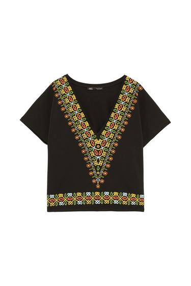 T-SHIRT WITH EMBROIDERED EFFECT