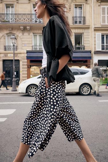 PANTALON JUPE-CULOTTE À POIS AVEC CEINTURE - Noir / Blanc de Zara - Image 2