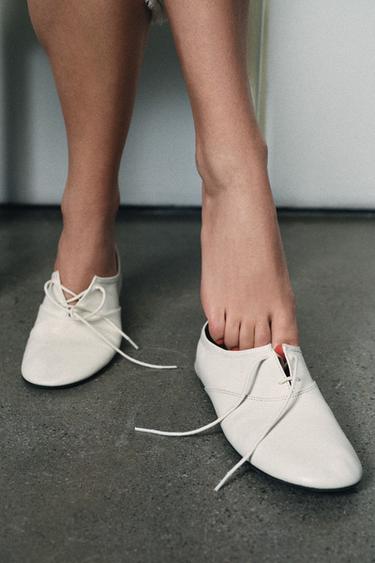Zara LEATHER LACE-UP LOW HEEL SHOES - Off White