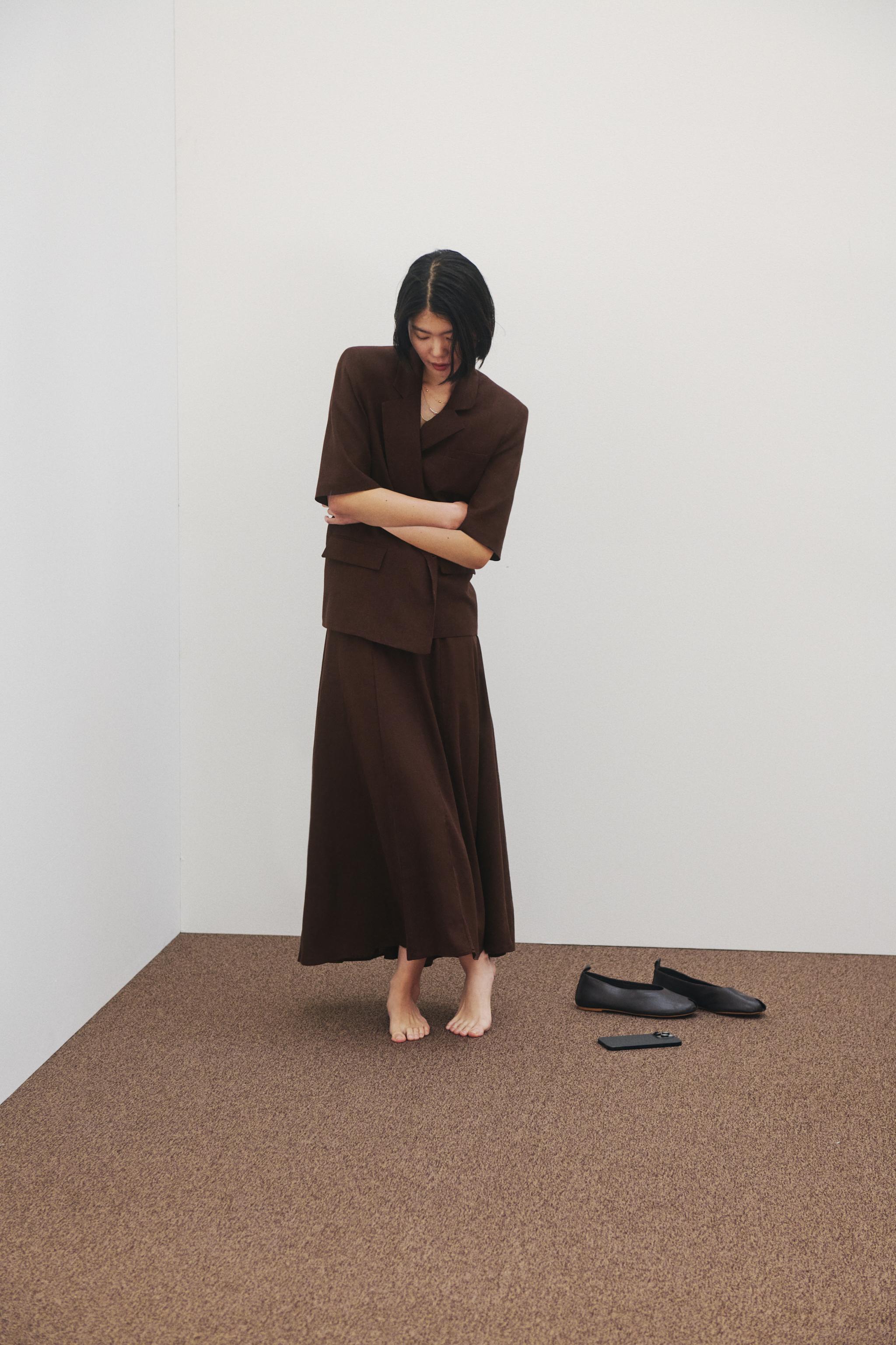 キャミソールブラウンとMORIスカートのブラウン リネンミディ丈スカート - ブラウン | ZARA Japan / 日本