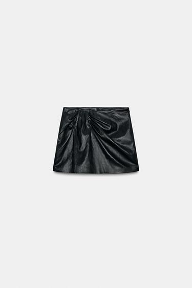 JUPE-SHORT PLISSÉE MATIÈRE SYNTHÉTIQUE - Noir de Zara - Image 6