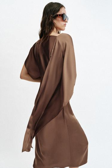 ROBE MI-LONGUE SATINÉE À CAPE - Caramel de Zara - Image 2