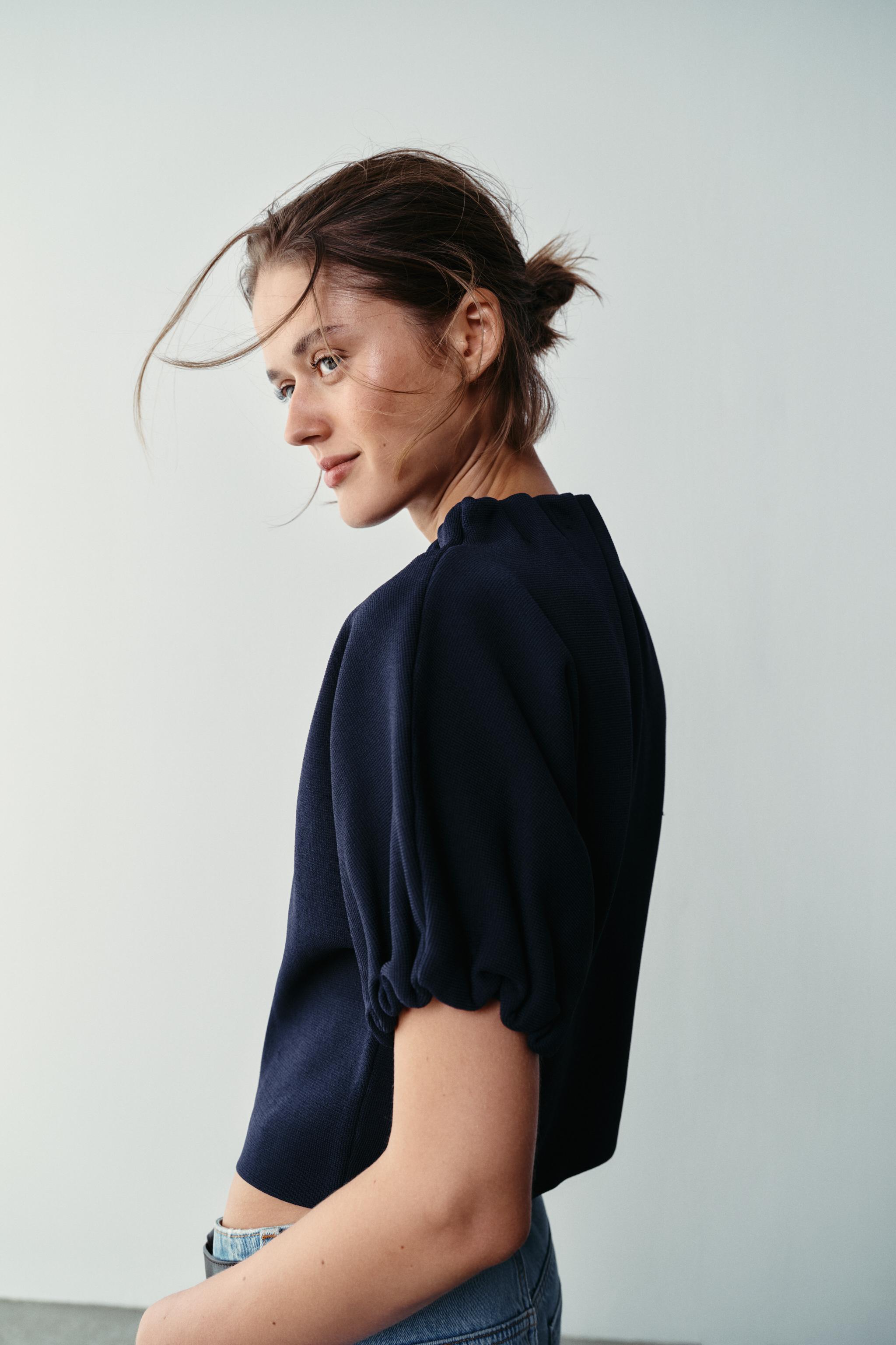 RUCHED KNIT TOP