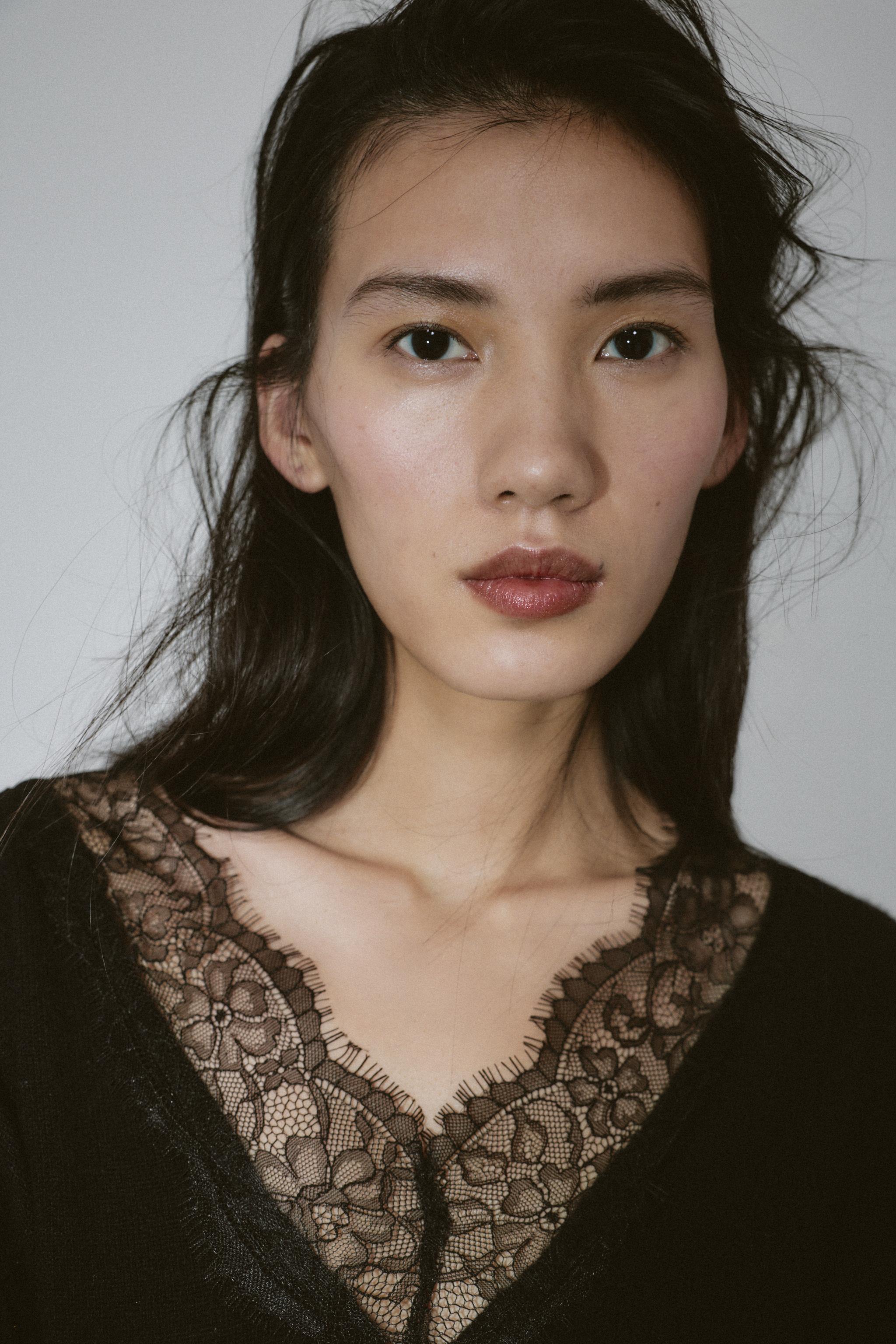 PULL EN MAILLE AVEC DENTELLE