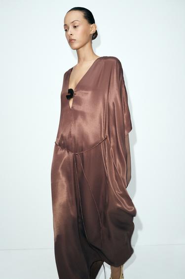 فستان قفطان بتطريز معدني وحزام - بني الخاص بـ Zara