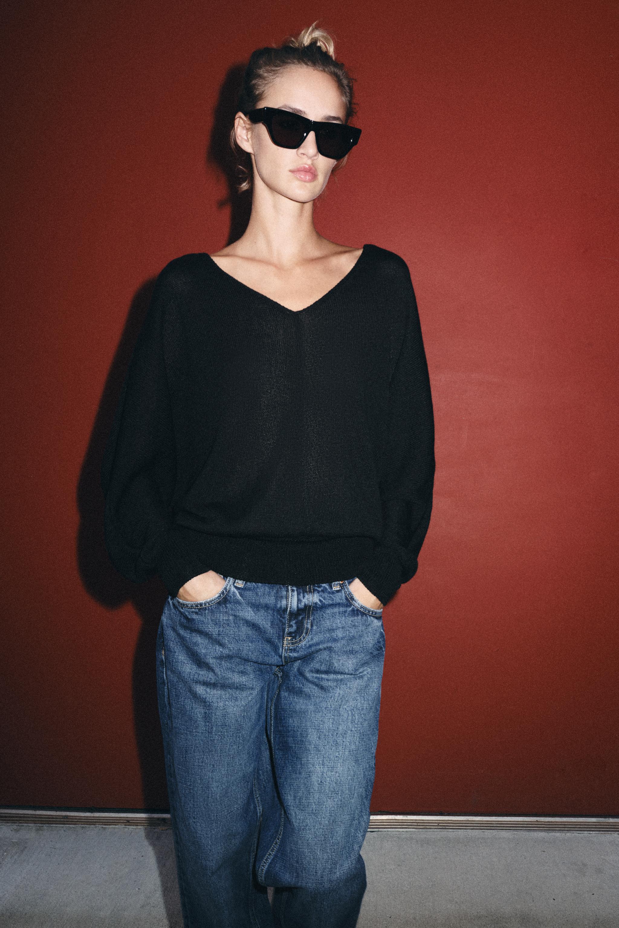 V-NECK KNIT JUMPER — Black