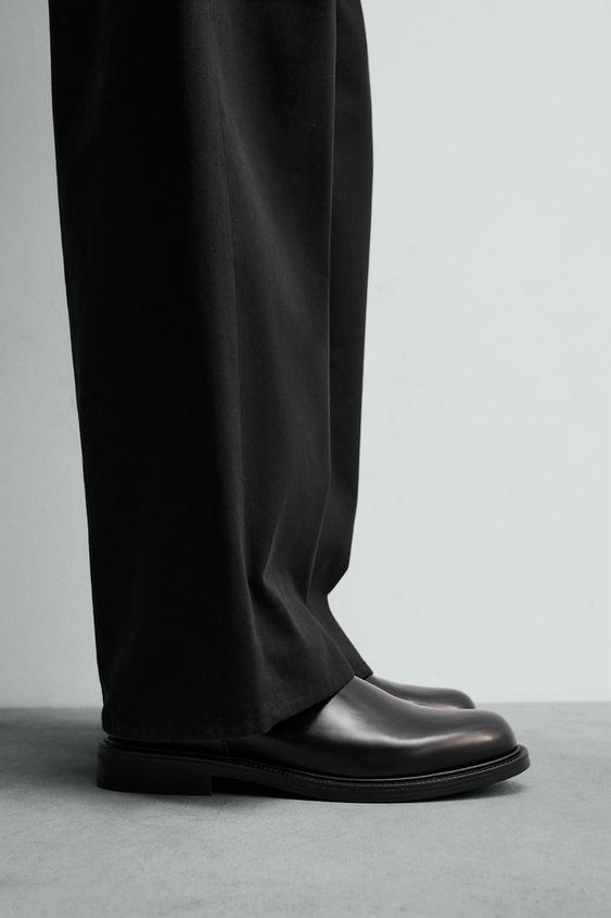 LEATHER CHELSEA BOOTS