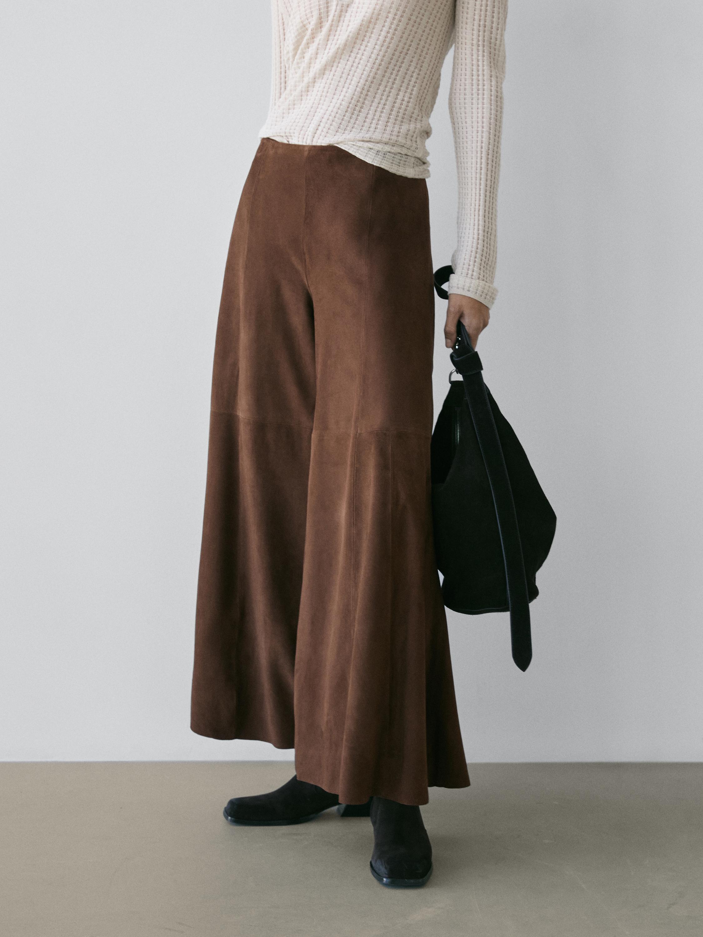Pantalon évasé en cuir finition daim