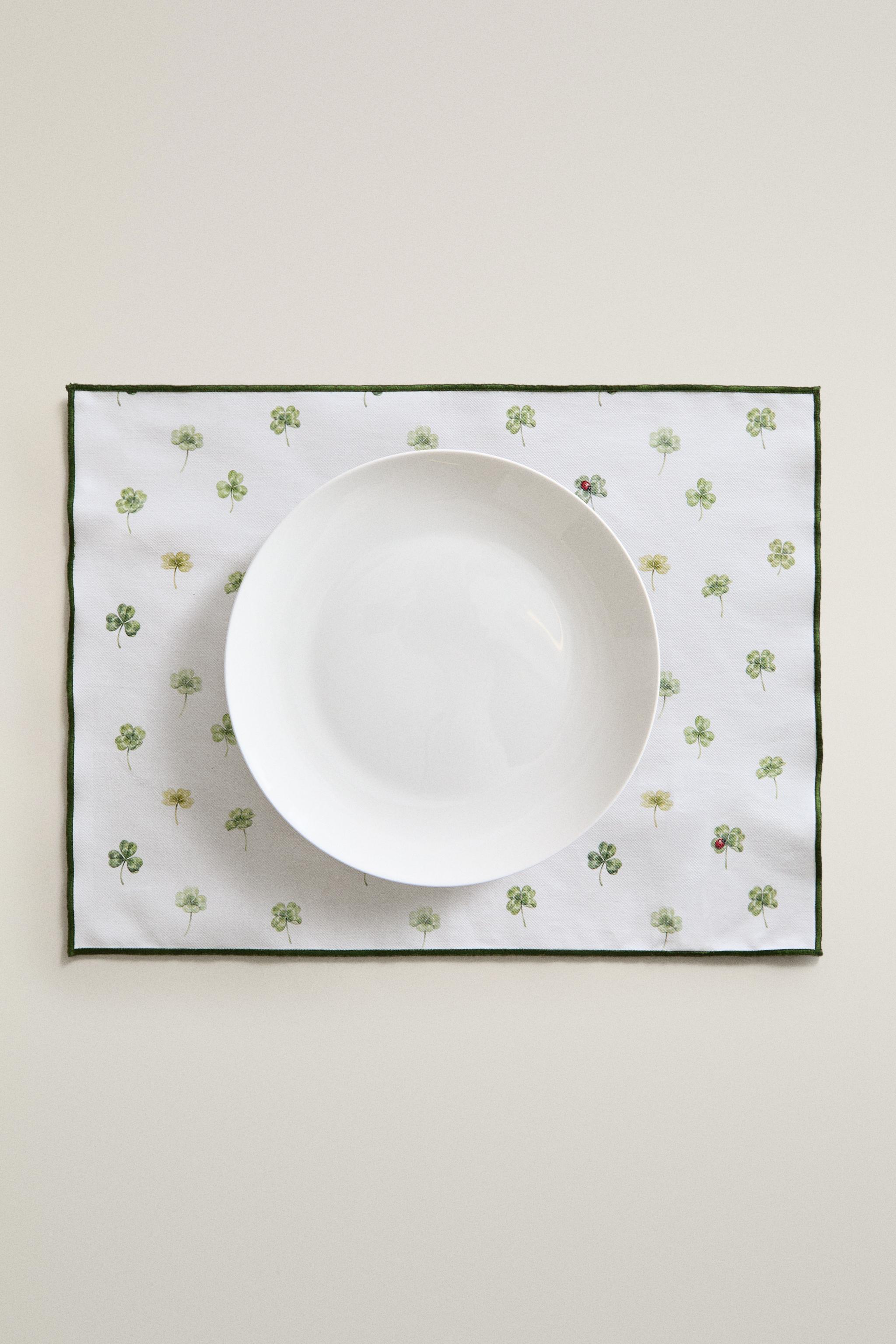 RESIN-COATED CLOVER PLACEMAT