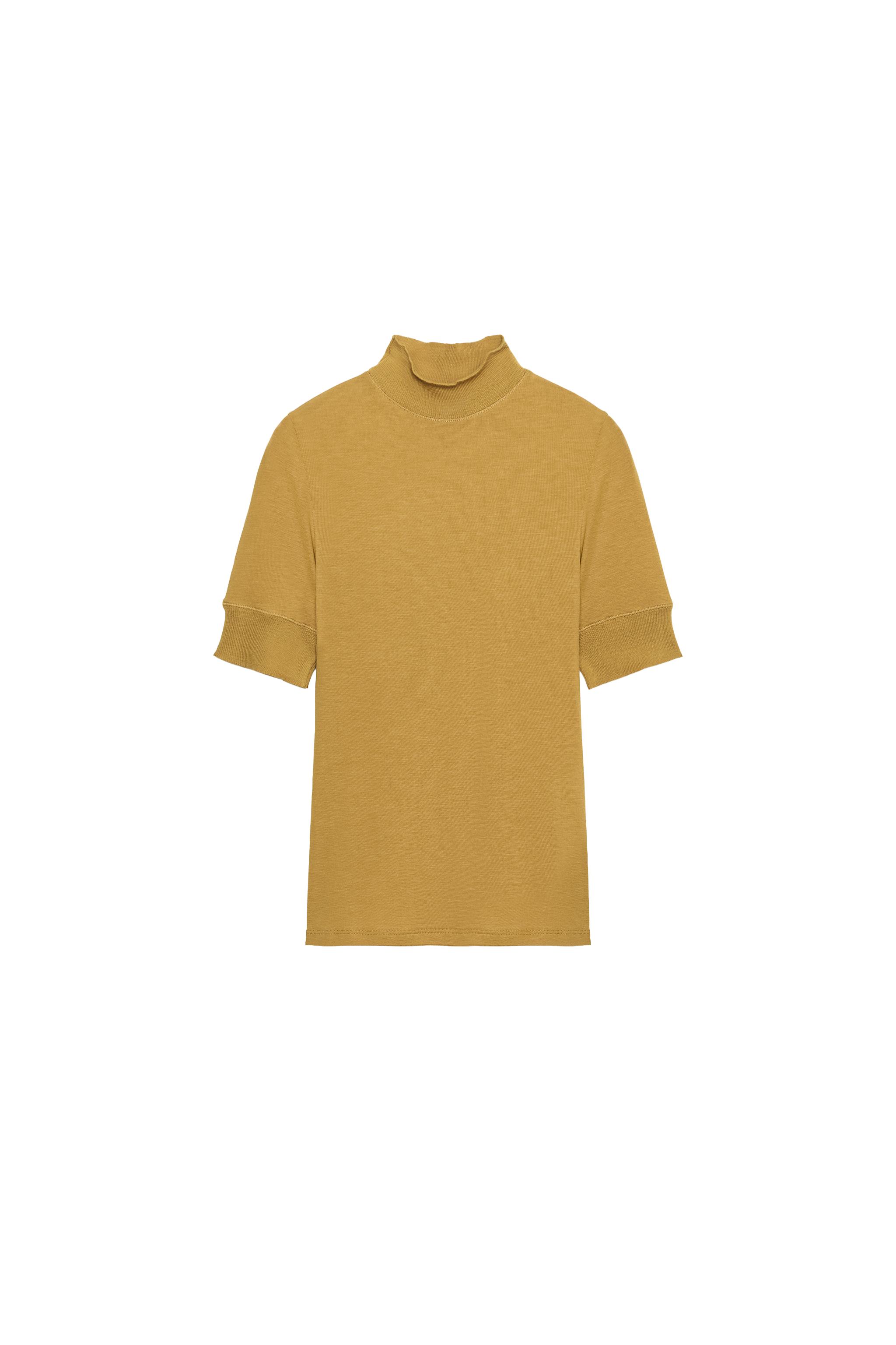 CAMISETA CUELLO ALTO