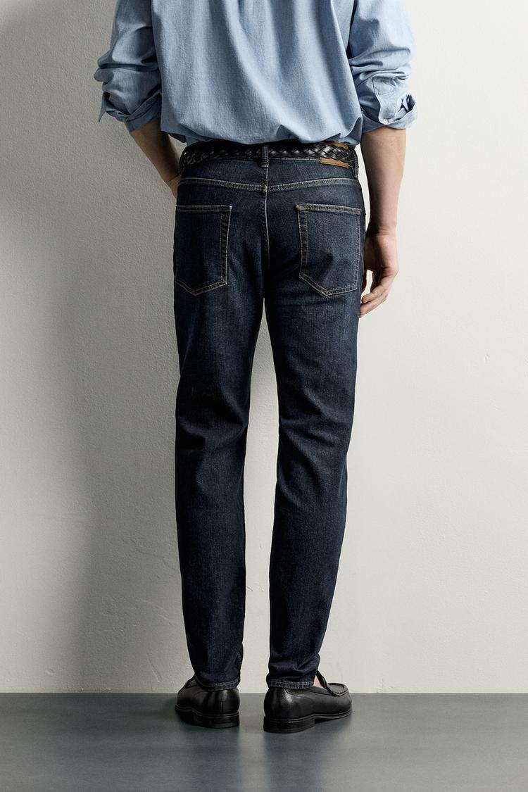 Jeans básicos de corte entallado 3