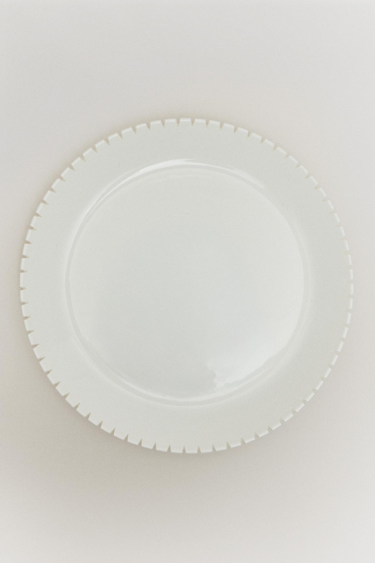 THE DENTATA FLAT PLATE — White