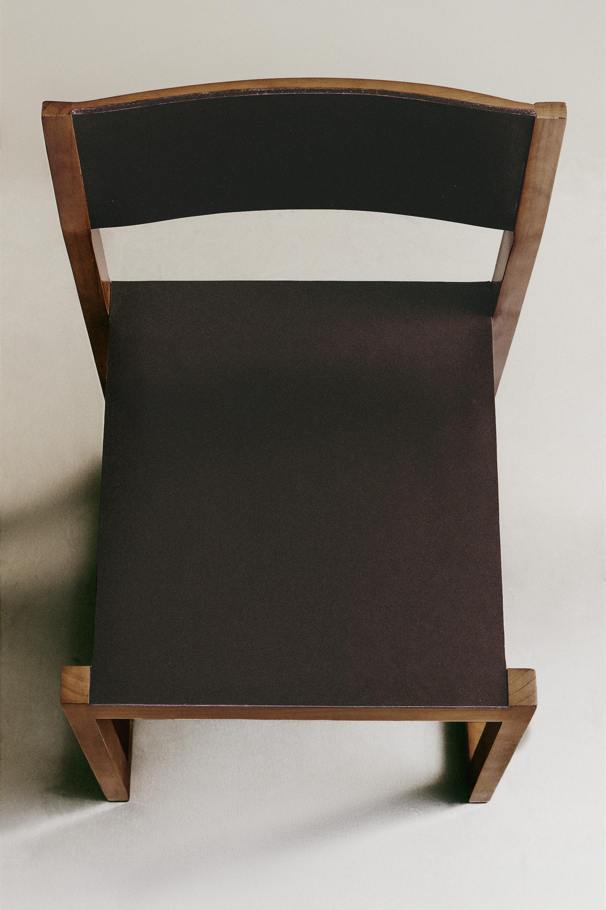 CHAISE STRUCTURE BOIS ET CUIR