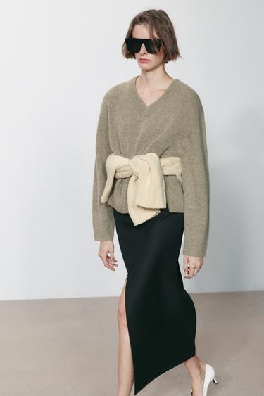 100% WOOL V-NECK SWEATER — Matte green 1