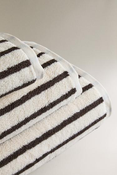 COLOURED STRIPE BATH TOWEL - Dark brown by Zara - Image 1