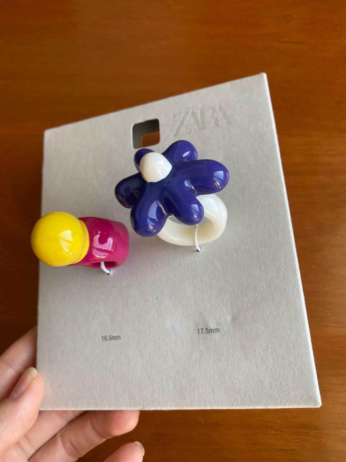 PACK OF 2 RESIN RINGS WITH 100% FLOWER BALL - Image 4