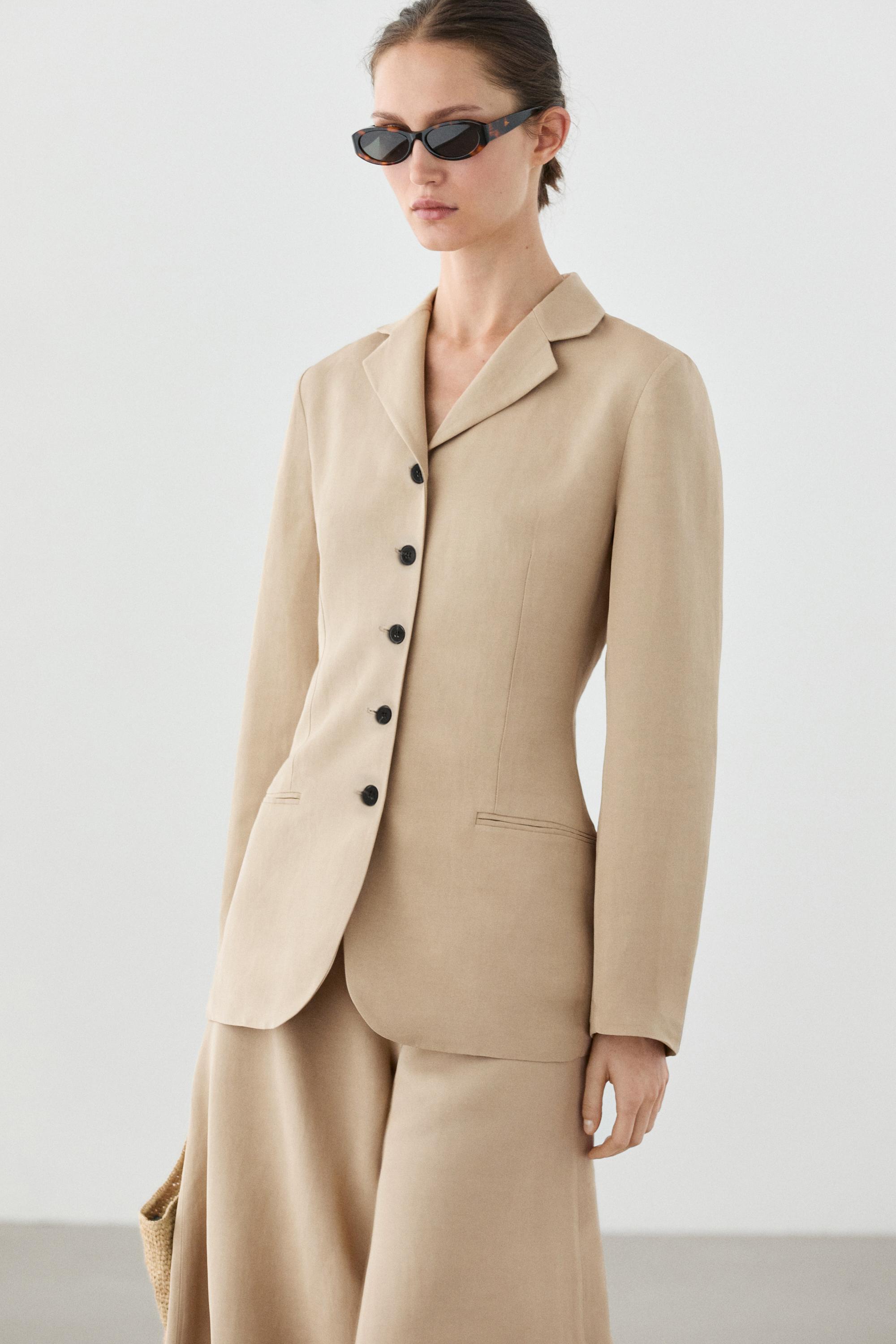 Flowing buttoned blazer