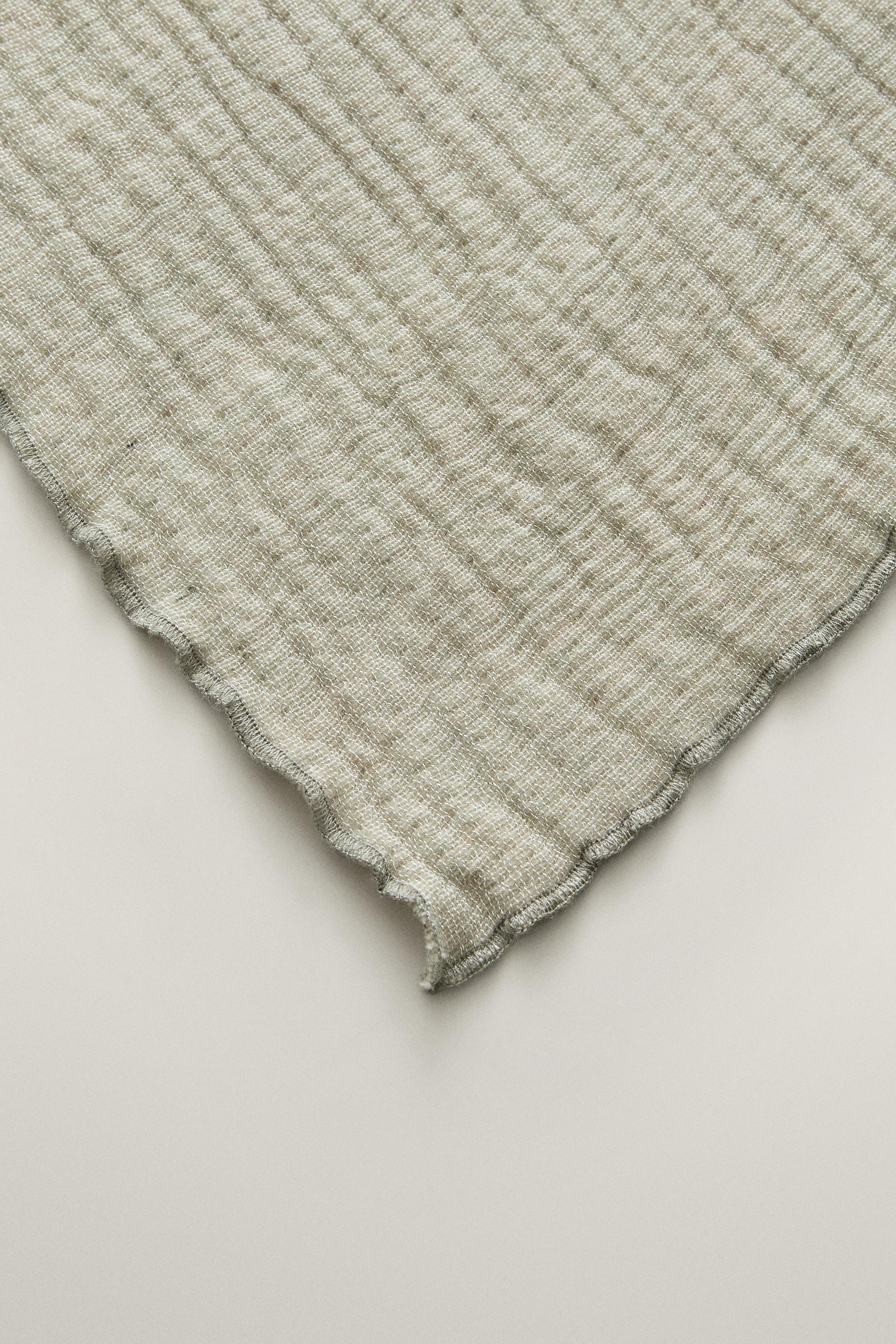 TEXTURED COTTON AND WOOL BLANKET