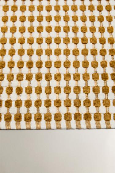 TAPIS DE BAIN TEXTURÉ WAFFLE - Curry de Zara - Image 1