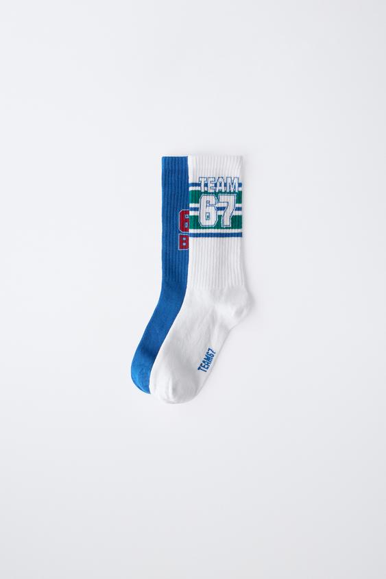 PACK DOS CALCETINES ALTOS NÚMERO - Azulón de Zara - Imagen 0