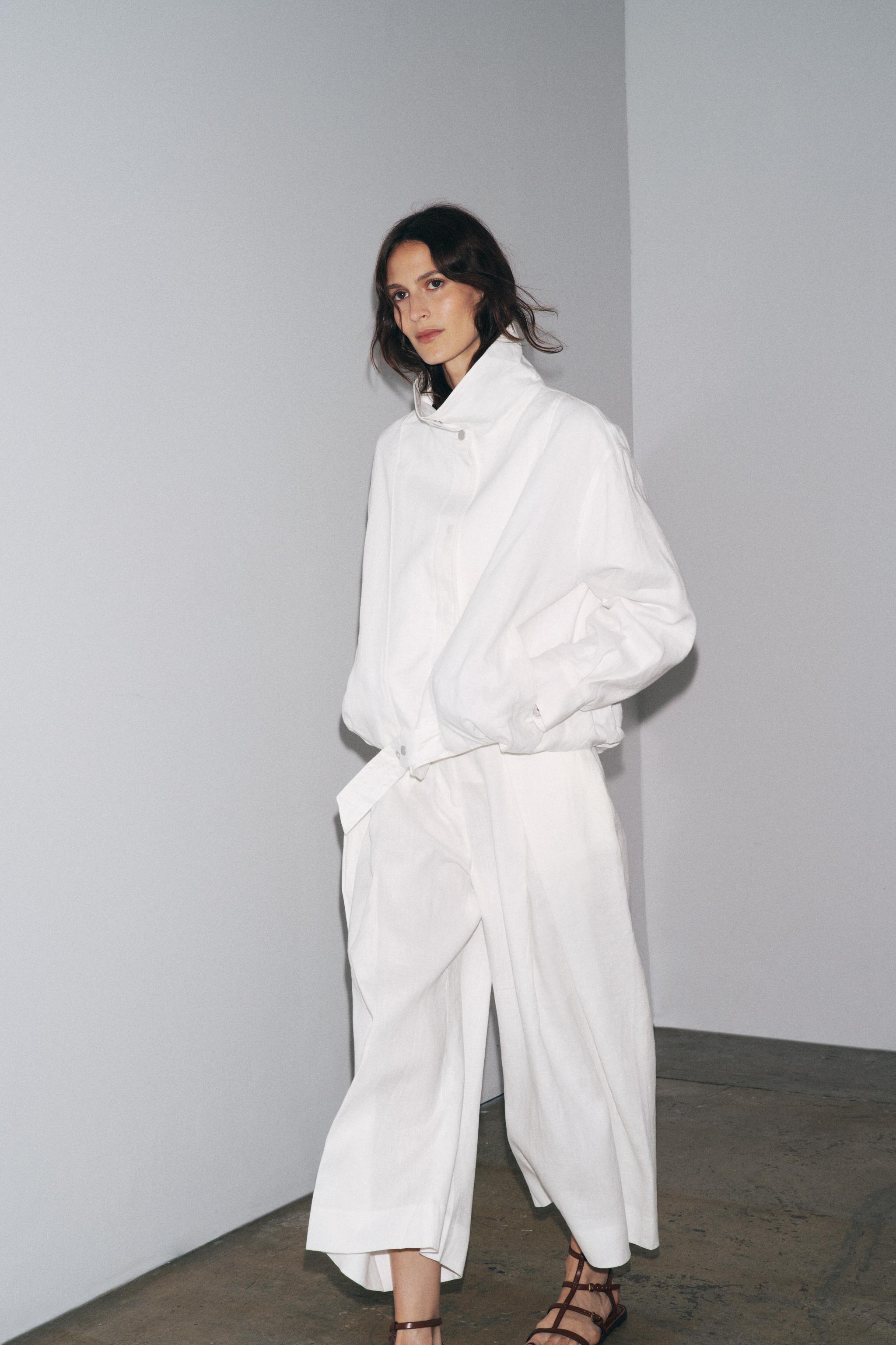 ZARA ジャケット　ホワイト リネン100% ボンバージャケット ZW COLLECTION - ホワイト