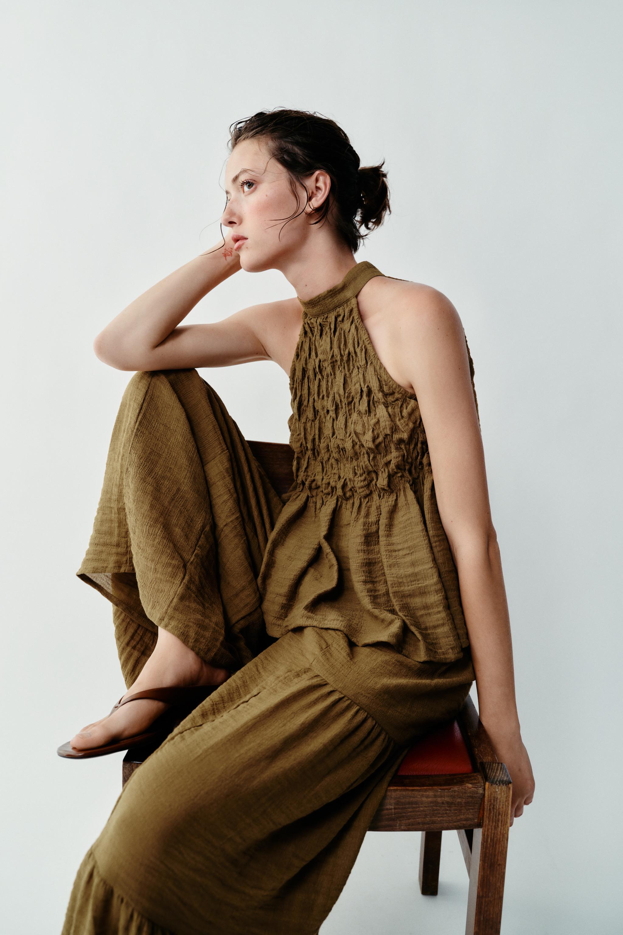 RUCHED HALTER TOP