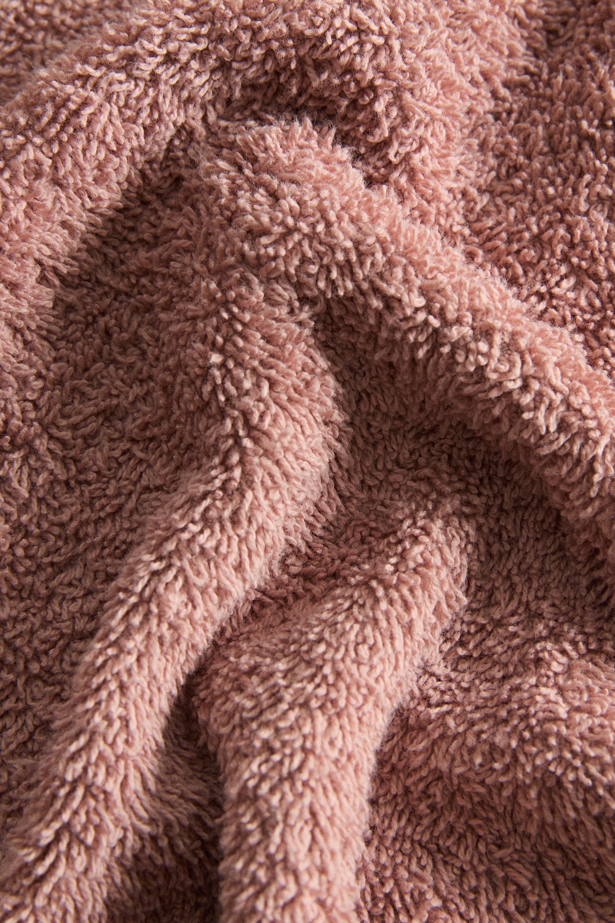 BATH TOWEL WITH CROCHET EDGE