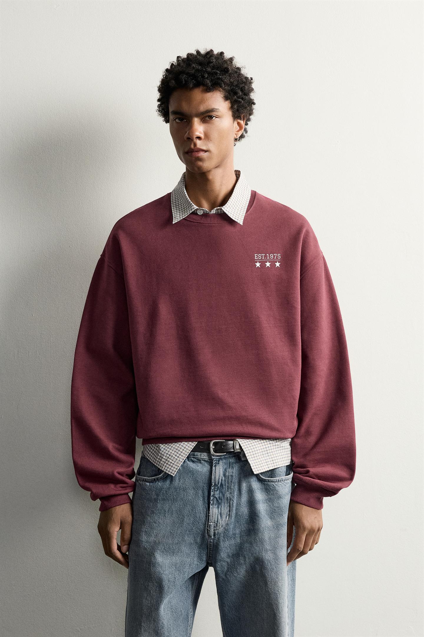 Мужская толстовка Zara Relaxed Fit Text Patch, цвет: Тёмно-бордовый — фото 2