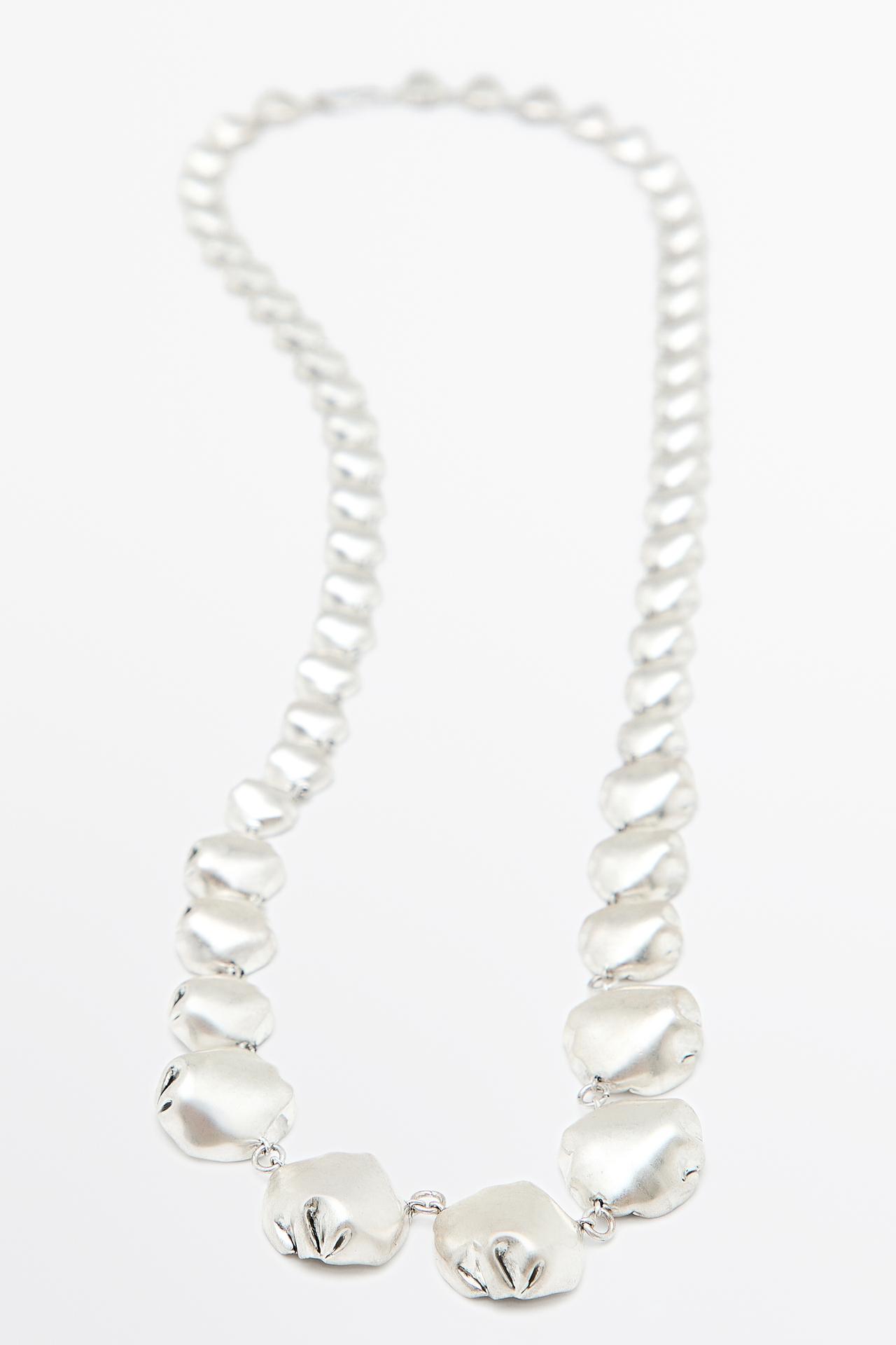 Long necklace with metal pieces — Silver