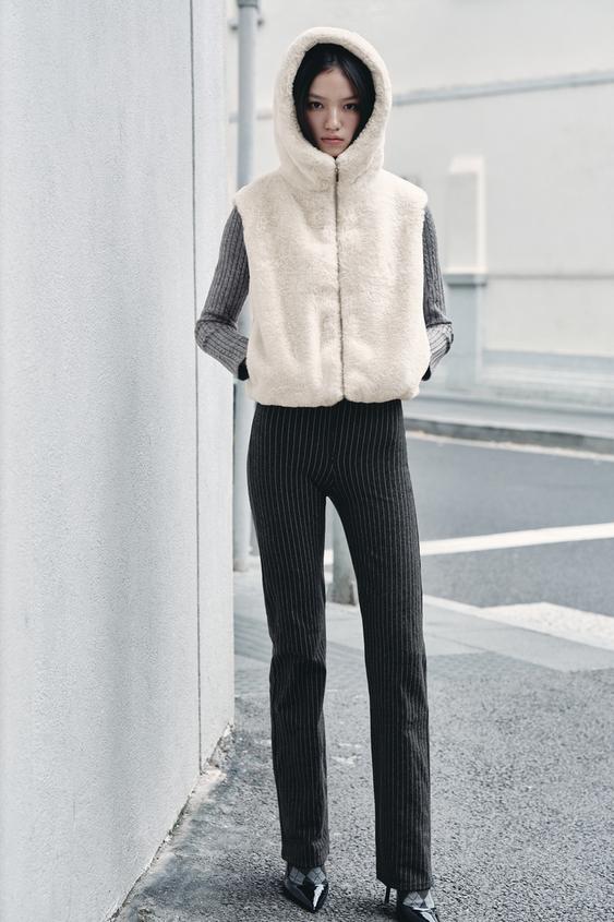 フェイクファー フードベスト - エクリュ | ZARA Japan / 日本