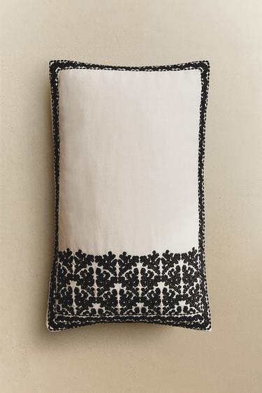 Zaras BRODERAT KUDDFODRAL - Naturfärg