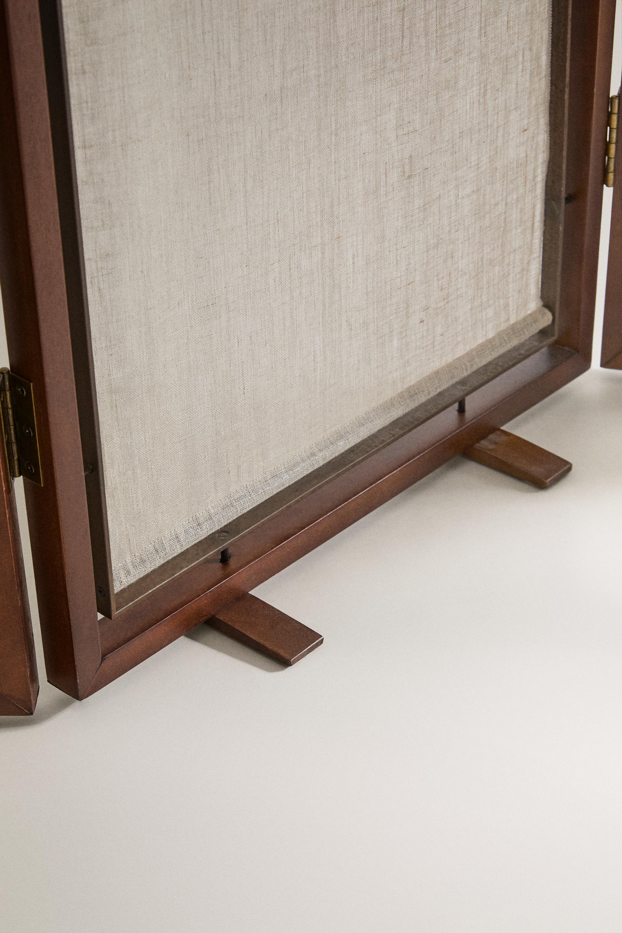 WOOD AND LINEN ROOM DIVIDER