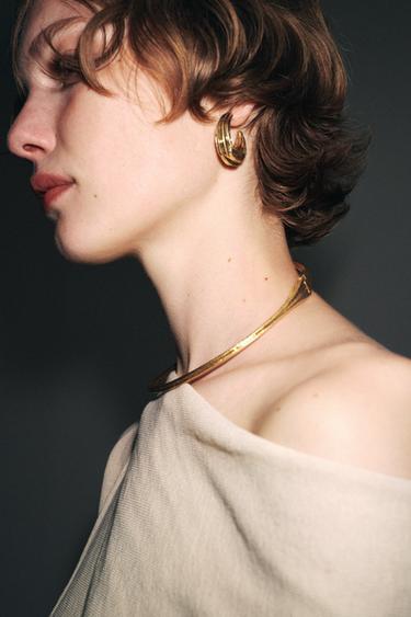 TEXTURED MEDIUM HOOP EARRINGS - Golden by Zara - Image 1