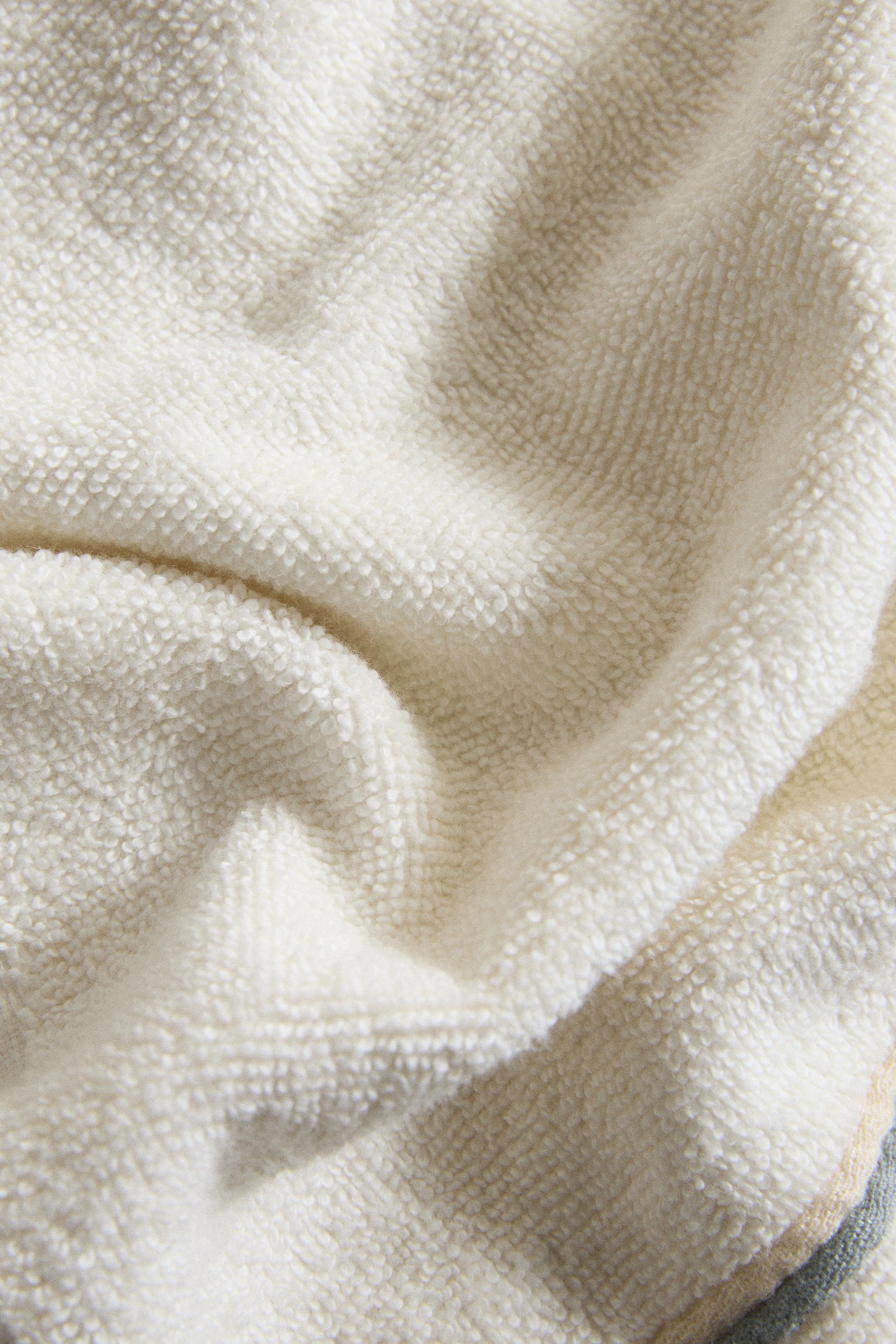 BATH TOWEL WITH DOUBLE CONTRAST PIPING