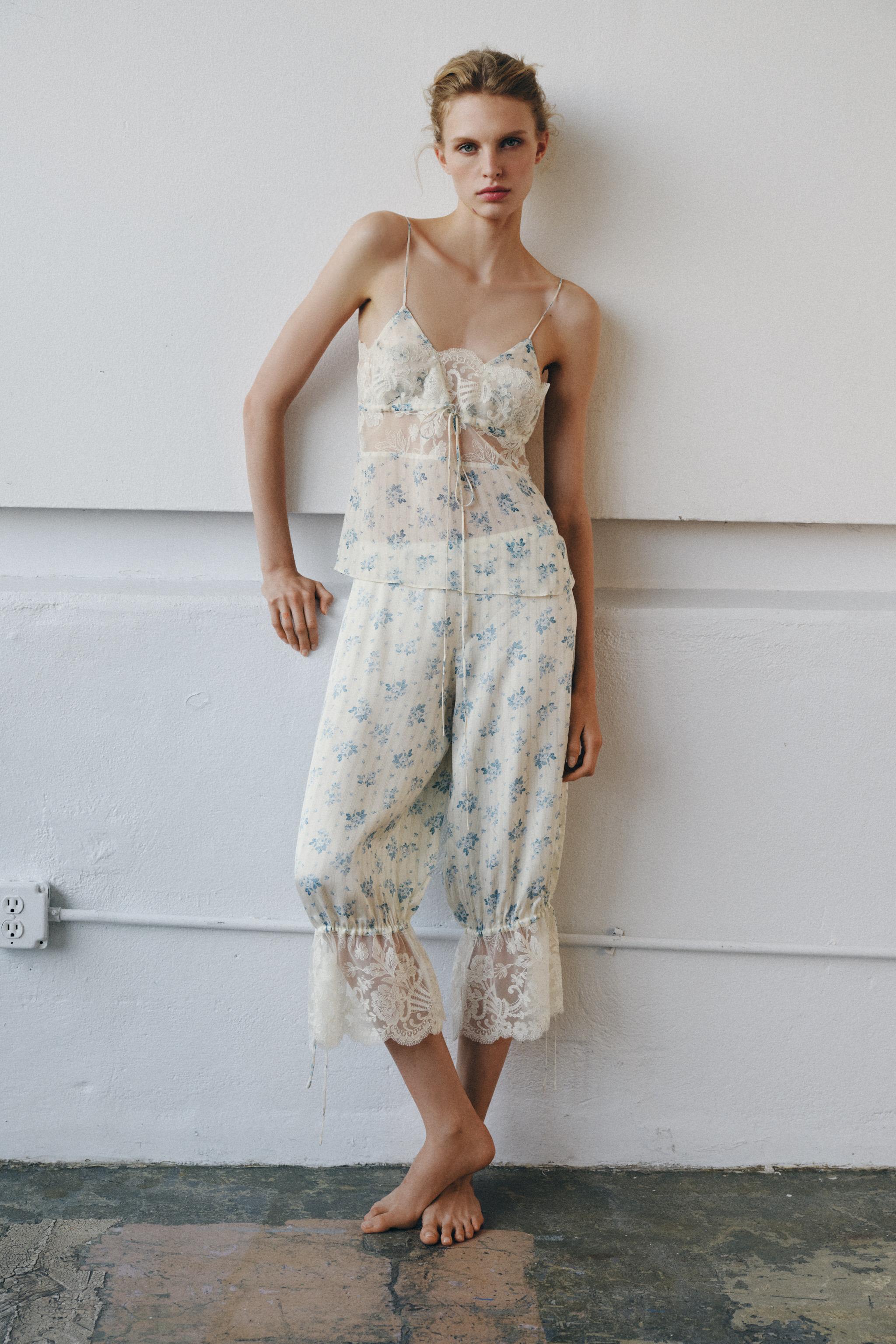 FLORAL LACE PRINT TOP — Ecru / Blue