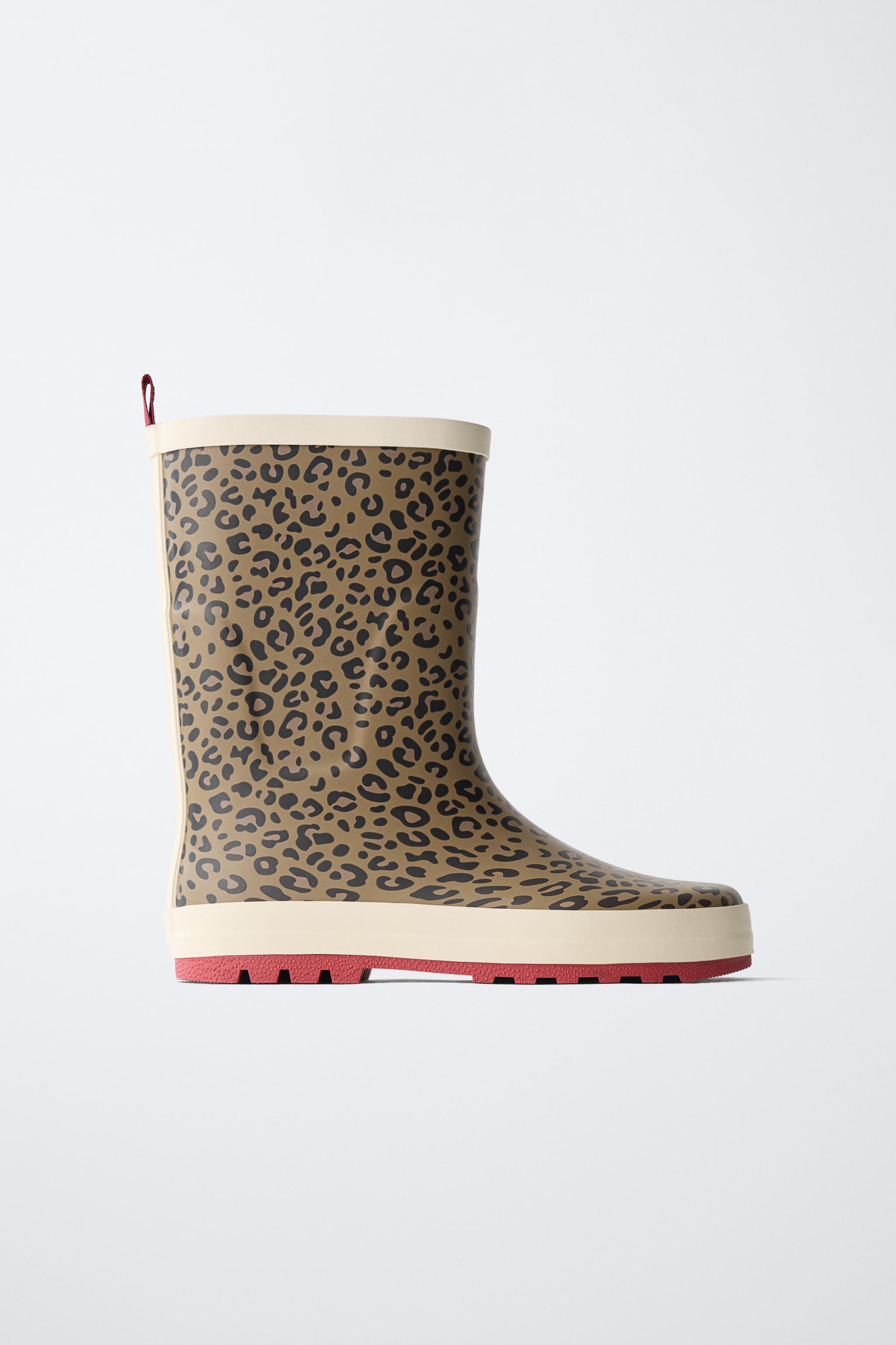 ANIMAL PRINT RAIN BOOTS — Brown