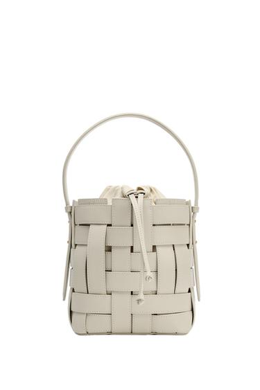 編み込みクロスボディバッグエクリュZaraの編み込みクロスボディバッグ - エクリュ 