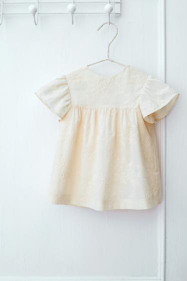 ПЛАТЬЕ И ТРУСИКИ С ВЫШИВКОЙ — ЭКРЮ от Zara