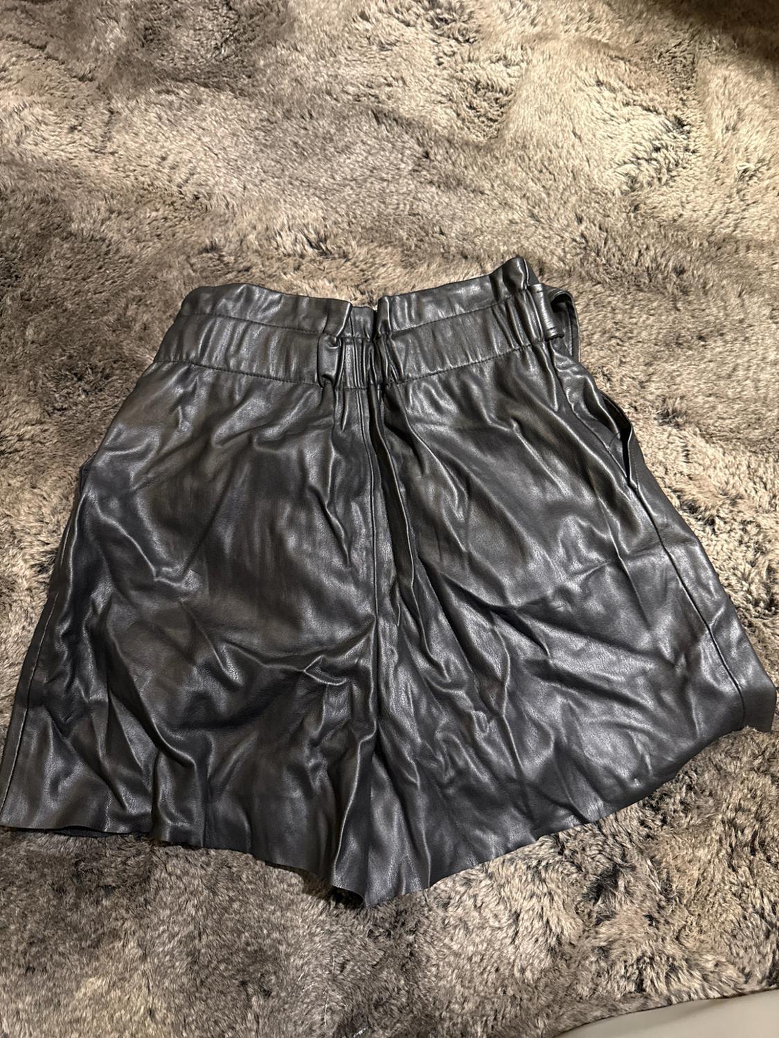 FAUX LEATHER PAPERBAG SHORTS - Image 2