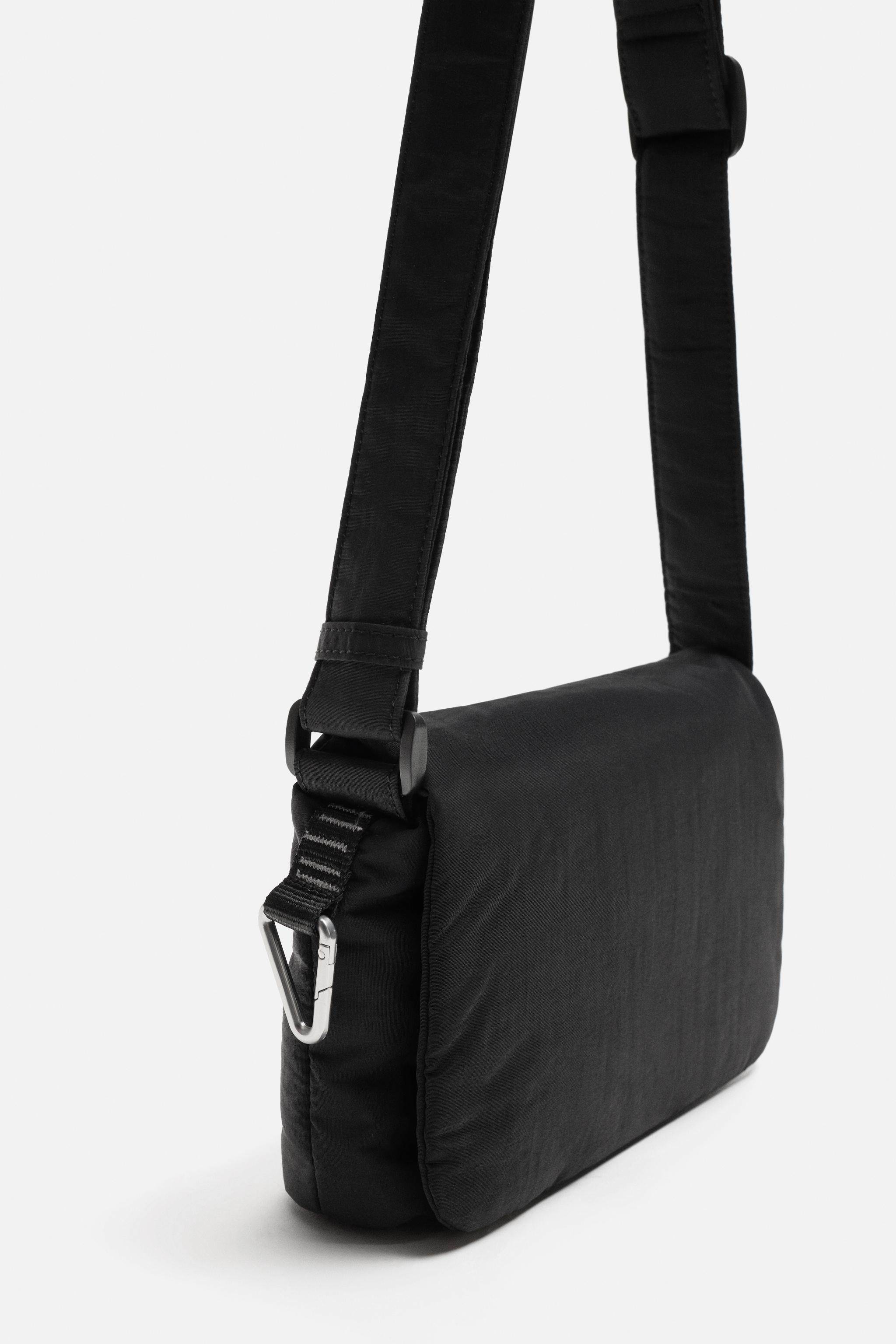 ［ZARA］ラバークロスボディバッグ 3601/520/800 フラップ付きナイロンクロスボディバッグ - ブラック | ZARA