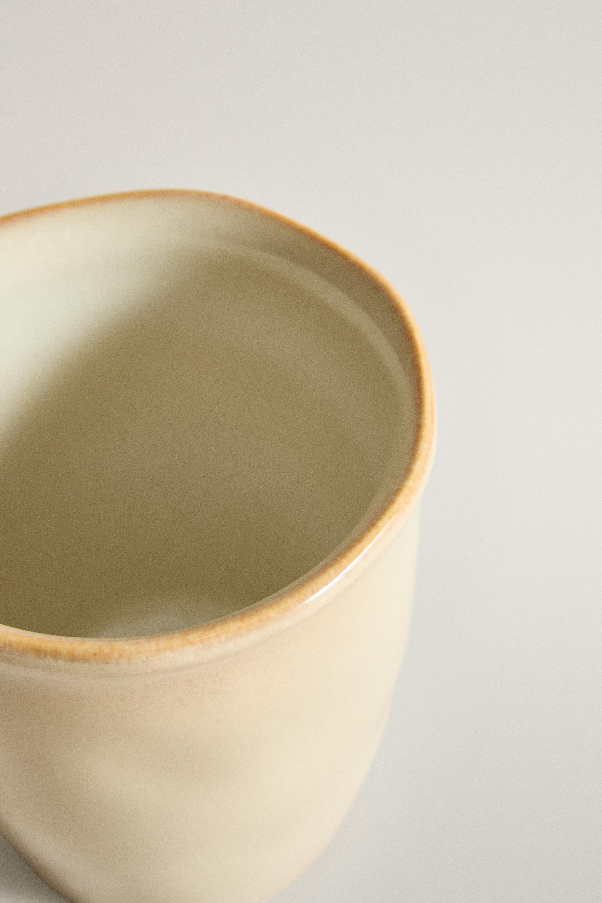 TASSE EN GRÈS BORD IRRÉGULIER