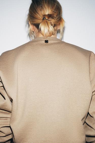 SWEAT AVEC PIÈCE - Marron clair de Zara - Image 2