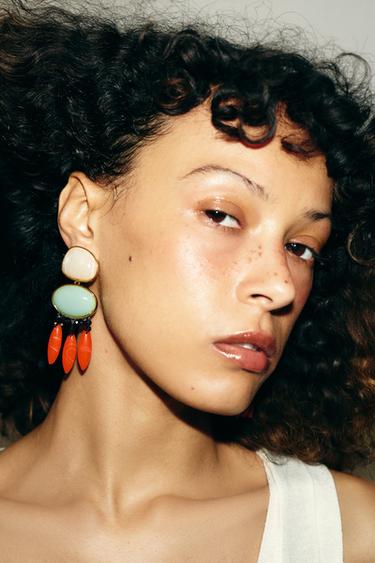 BOUCLES D'OREILLES DOUBLES EN RÉSINE ET FANTASIE - Multicolore de Zara - Image 1