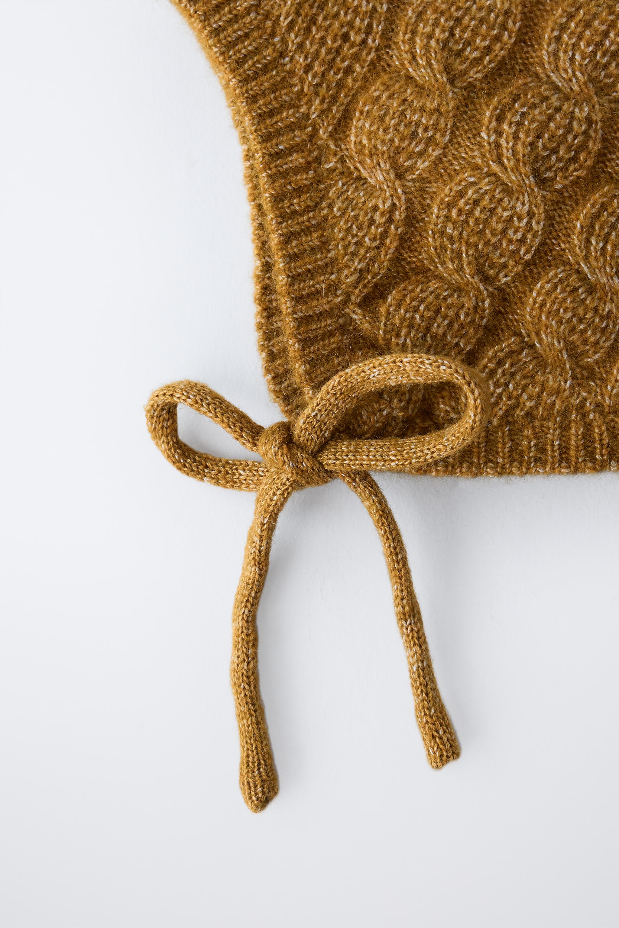 BONNET EN MAILLE À TORSADES