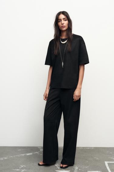 بنطلون بمظهر جلد السويد - أسود الخاص بـ Zara