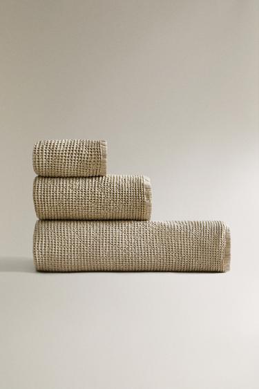 MINI WAFFLE BATH TOWEL - Light green by Zara - Image 0