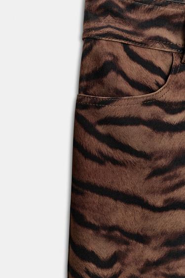 PANTALON BARREL IMPRIMÉ ANIMAL - Noir / Marron de Zara - Image 4
