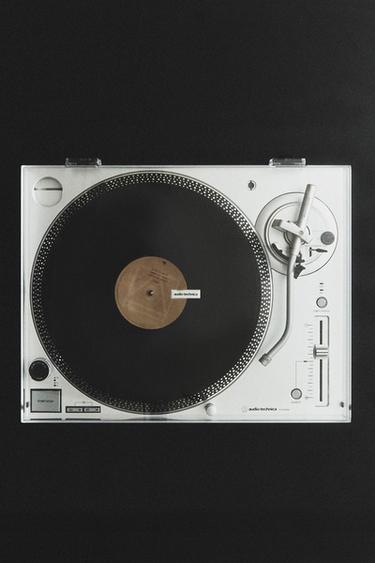 AUDIO TECHNICA TURNTABLE - Silver by Zara - Image 5