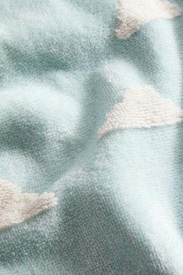 CLOUDS CHILDREN'S VELOUR BATH TOWEL - Light blue by Zara - Image 4