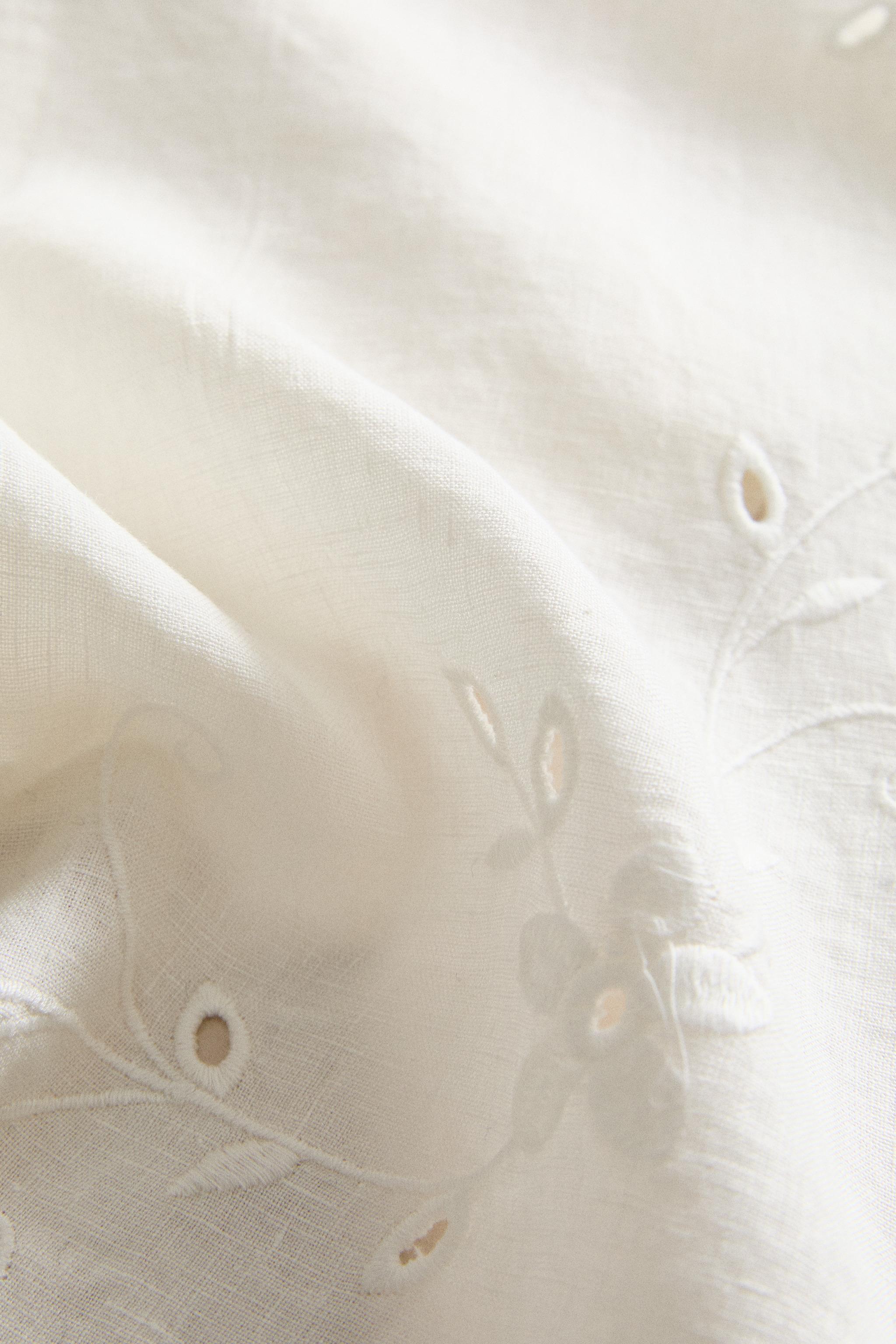EMBROIDERED LINEN TABLECLOTH